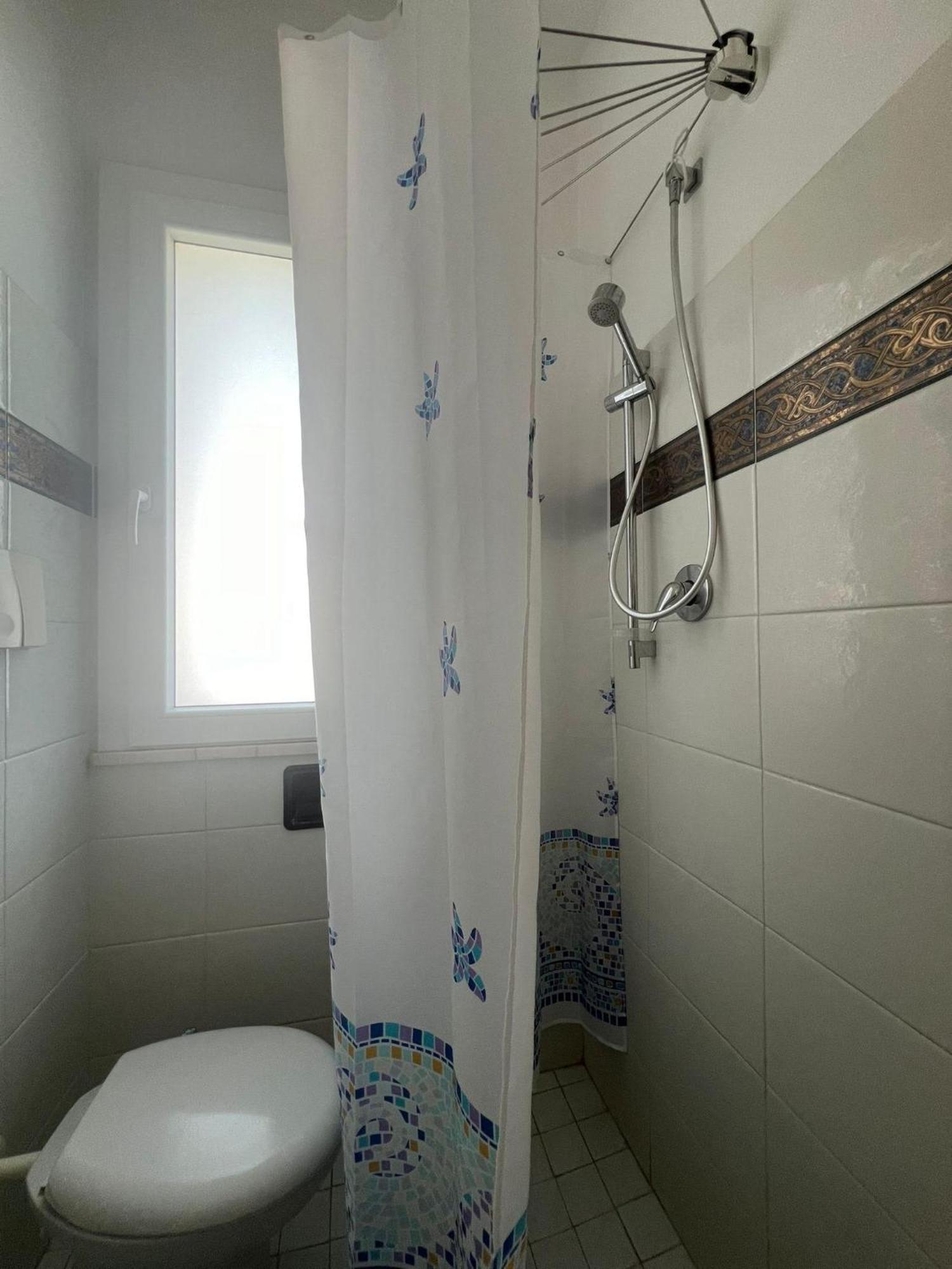 Hotel Cliff Римини Екстериор снимка